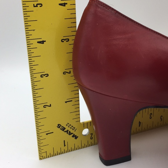 Salvatore Ferragamo Elegant Red Leather Shors